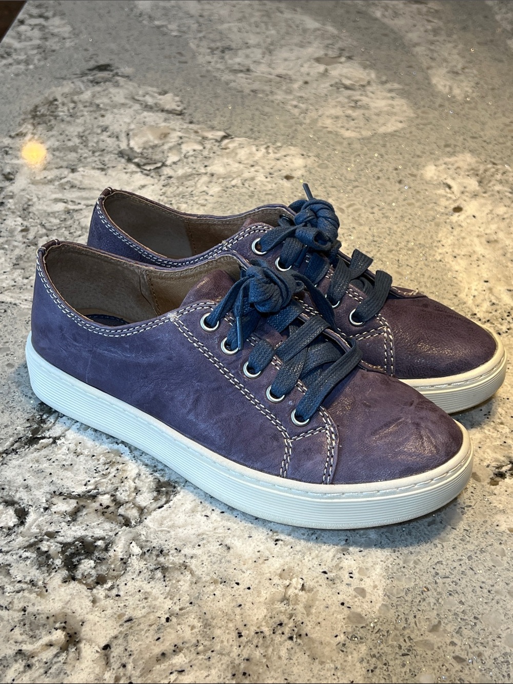 EUC Sofft Baltazar Distressed Leather Sneakers Purple Denim Size 6
